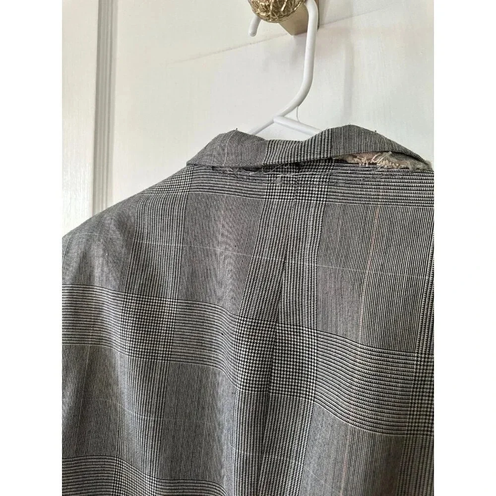 Men’s size Large Black & White plaid Blazer